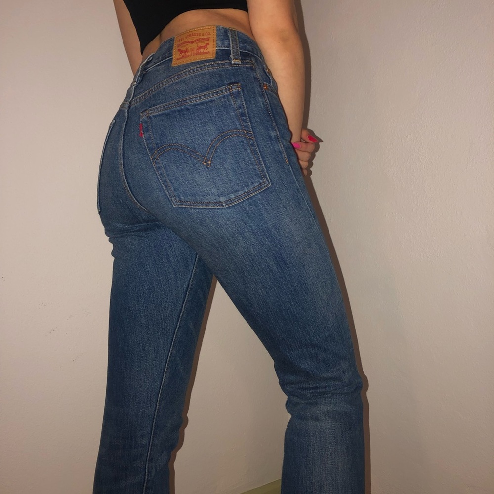 VINTAGE LEVI HIGH RISE JEANS